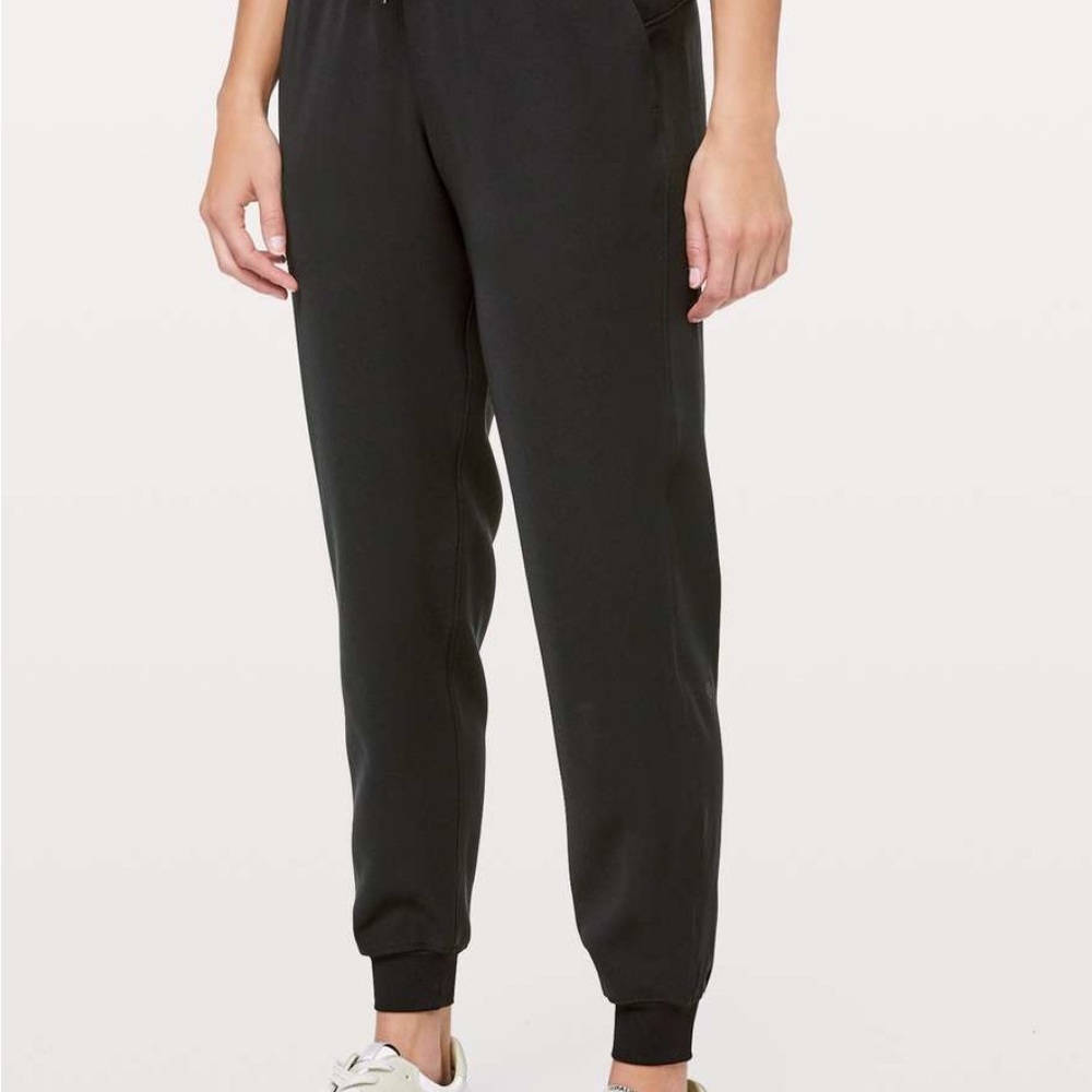 Lululemon On The Fly Jogger